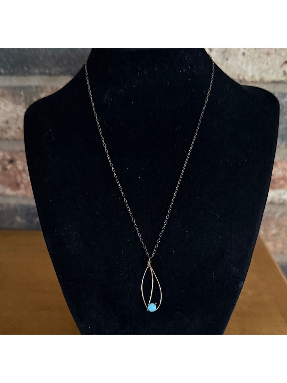 Vintage dainty chain and wire pendant marked 925